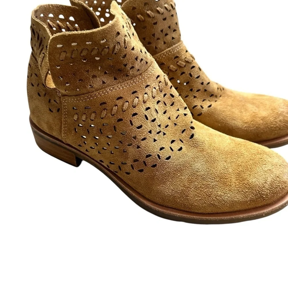 Sofft Brinkley Laser‎ Cut Leather Bootie in Saddle Suede, Boots Size 7.5